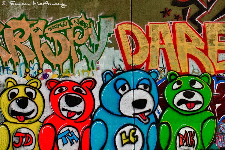 graffiti art of teddy bears